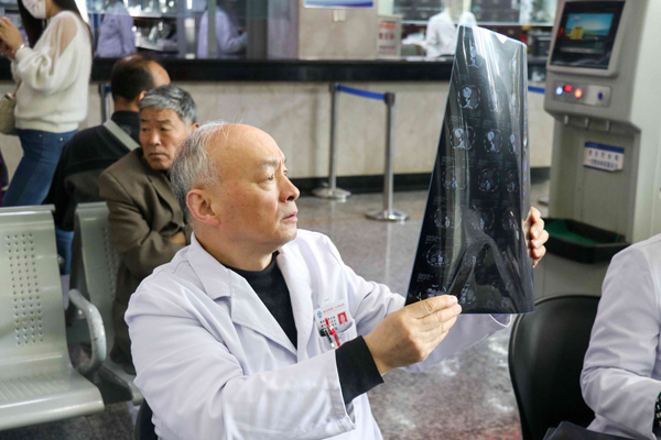 徐州市第一人民医院肿瘤中心开展第25届全国肿瘤防治宣传周大型义诊活动