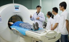 <strong>放疗科吴小进：以仁者之心践行医者使命</strong>