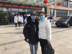 战地姐妹约定：一起加油早日战胜疫情，一起回徐州，一起把头发留起来，一起再变回美美的自己！