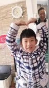 “等我长大了，我也要当战士和妈妈并肩作战。”