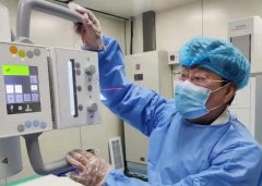 那盏温馨的紫外线灯