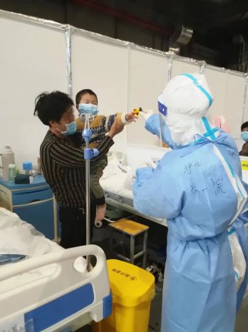 抗疫随笔 | 在抗疫一线许下特别的生日愿望：“愿早日战胜疫情！ 所有人平安回家！”