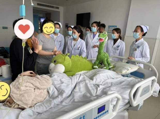 <strong>小礼物，大温暖——徐州一院肿瘤中心放疗科医护人员为11岁肿瘤患儿庆生</strong>